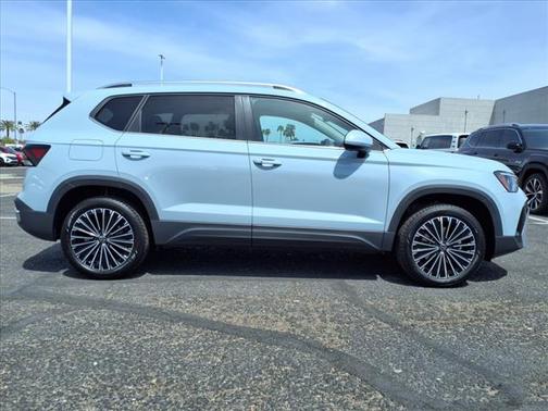 2025 Volkswagen Taos SE