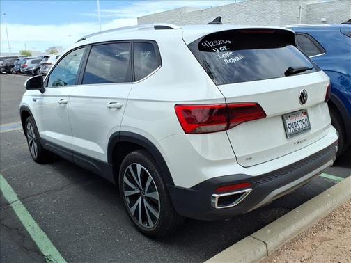 Pure White 2023 Volkswagen Taos SE