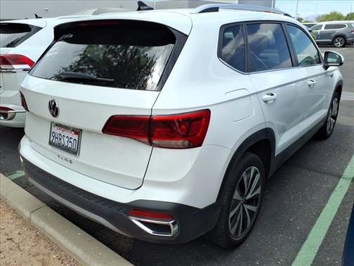 Pure White 2023 Volkswagen Taos SE