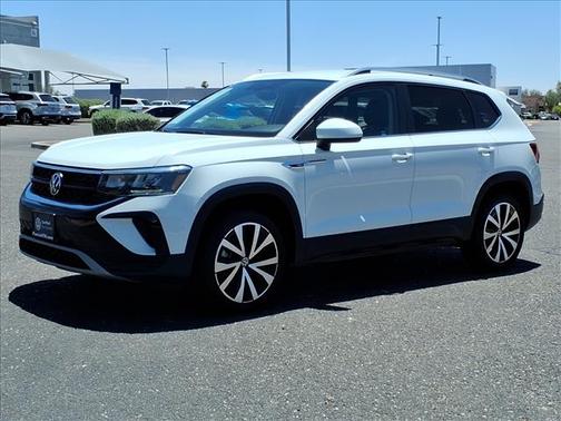 Pure White 2023 Volkswagen Taos SE