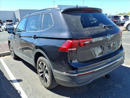Deep Black Pearl 2022 Volkswagen Tiguan 2.0T S
