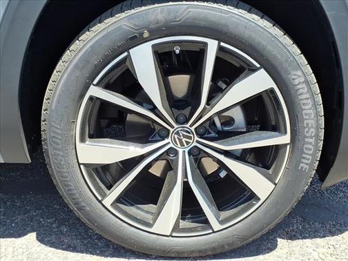 Pure Gray 2026 Volkswagen Atlas SEL Premium R-Line 4Motion