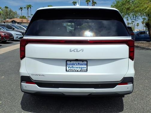 White 2025 Kia Carnival LXS