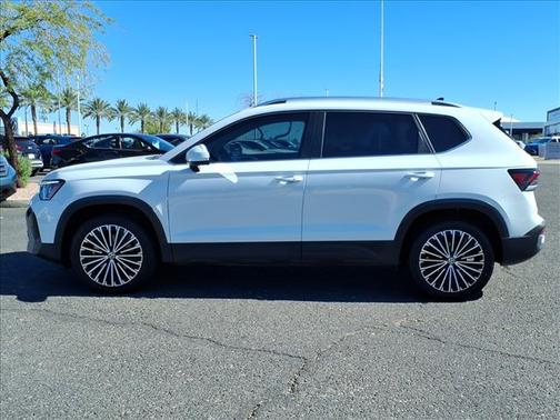 2025 Volkswagen Taos SE