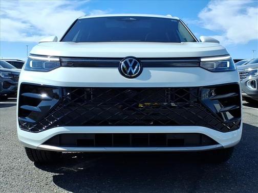 Opal White Pearl 2026 Volkswagen Tiguan 2.0T SEL R-Line 4MOTION