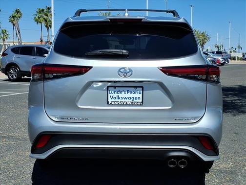 Silver 2023 Toyota Highlander XSE