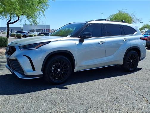 Silver 2023 Toyota Highlander XSE