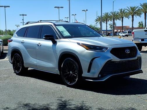 Silver 2023 Toyota Highlander XSE