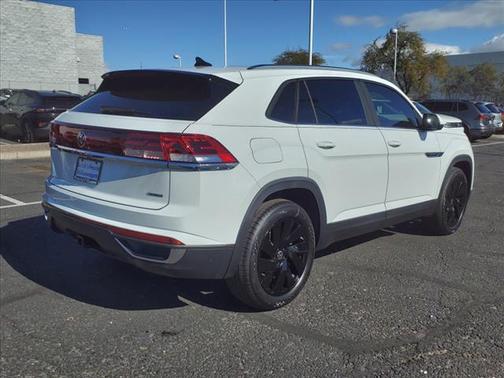 2025 Volkswagen Atlas Cross Sport 2.0T SE w/Technology 4MOTION