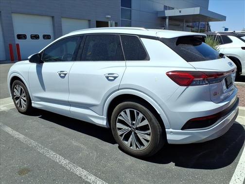 Glacier White Metallic 2023 Audi Q4 e-tron Premium Plus 40