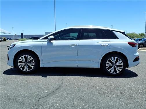 Glacier White Metallic 2023 Audi Q4 e-tron Premium Plus 40