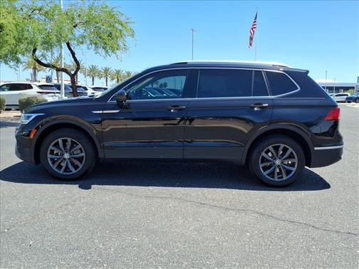 Black 2022 Volkswagen Tiguan 2.0T SE