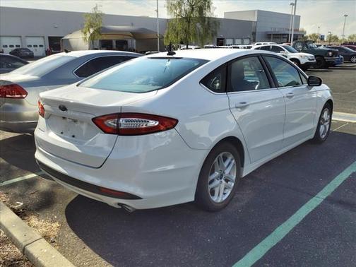 Photo 3 of 3 of 2016 Ford Fusion SE