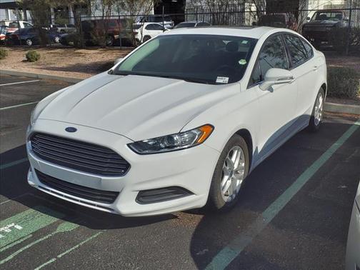 Photo 1 of 3 of 2016 Ford Fusion SE