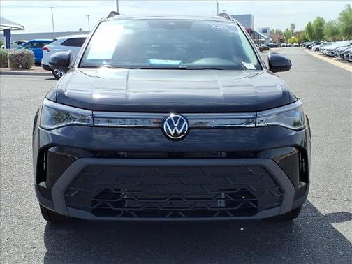 2025 Volkswagen Taos SE Black