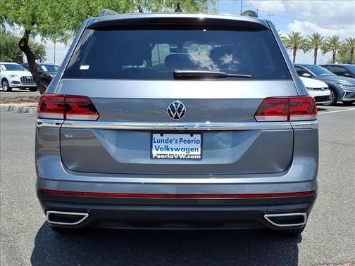 Platium Gray Metallic 2023 Volkswagen Atlas SE
