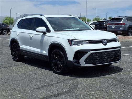 2025 Volkswagen Taos SE