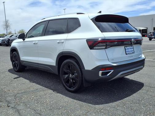 2025 Volkswagen Taos SE