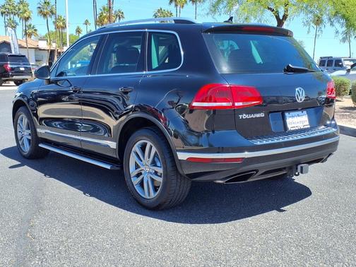 Blue 2016 Volkswagen Touareg VR6 Lux