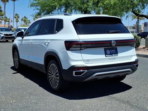Pure White 2025 Volkswagen Taos SE