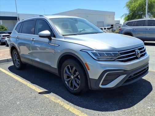 Pyrite Silver Metallic 2024 Volkswagen Tiguan 2.0T SE