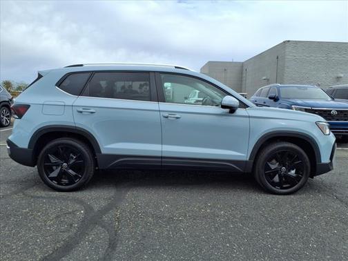 2025 Volkswagen Taos SE
