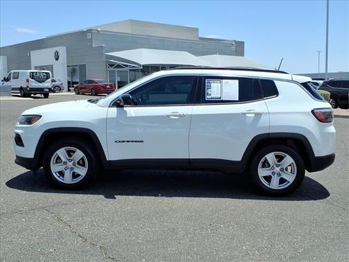 White 2022 Jeep Compass Latitude