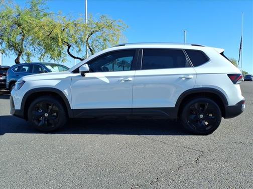 2025 Volkswagen Taos SE