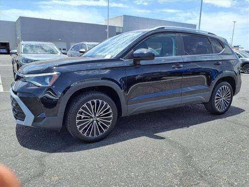 2025 Volkswagen Taos SE
