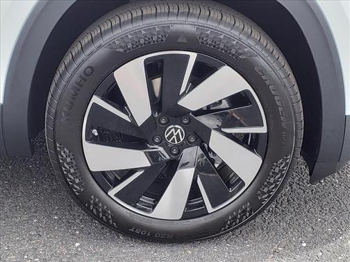 2025 Volkswagen Atlas Cross Sport 2.0T SE w/Technology 4MOTION