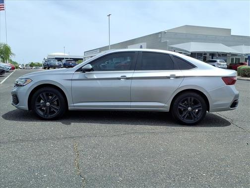Silver 2023 Volkswagen Jetta 1.4T SE