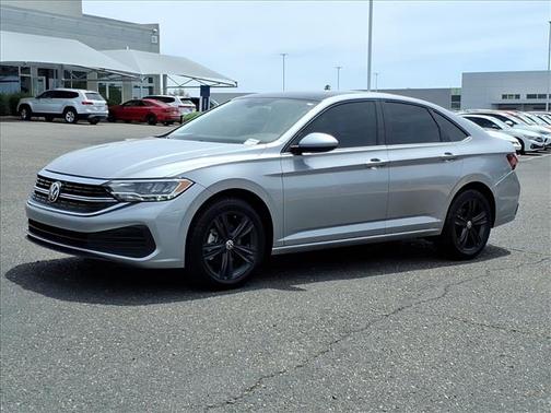 Silver 2023 Volkswagen Jetta 1.4T SE