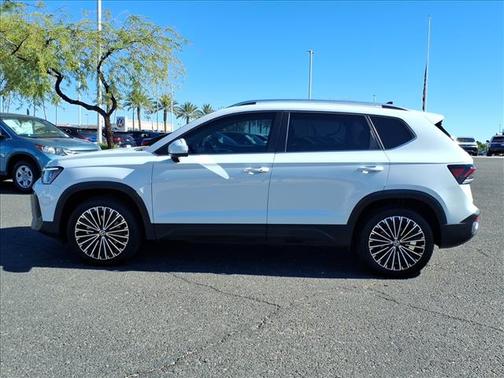 2025 Volkswagen Taos SE