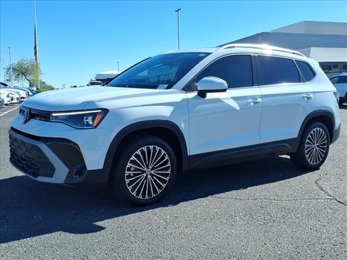 2025 Volkswagen Taos SE