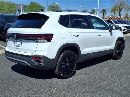 2025 Volkswagen Taos SE
