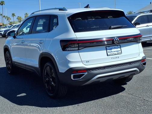 2025 Volkswagen Taos SE