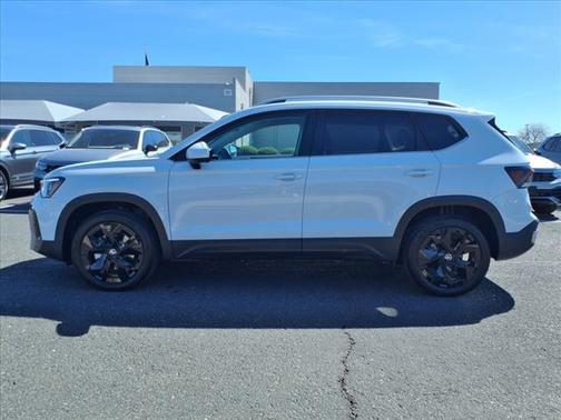 2025 Volkswagen Taos SE