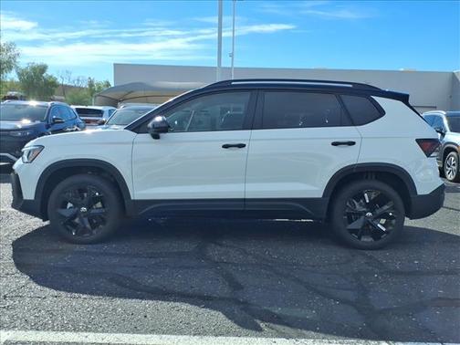 2026 Volkswagen Taos SE Black