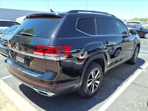Black 2023 Volkswagen Atlas SE