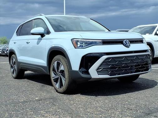 2025 Volkswagen Taos SE 4Motion