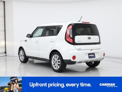 White 2017 Kia Soul +