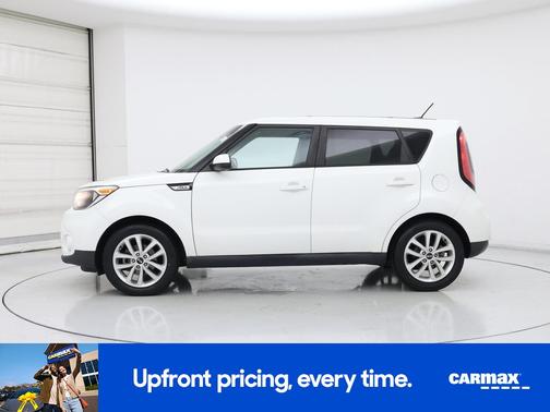 White 2017 Kia Soul +