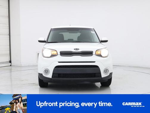 White 2017 Kia Soul +