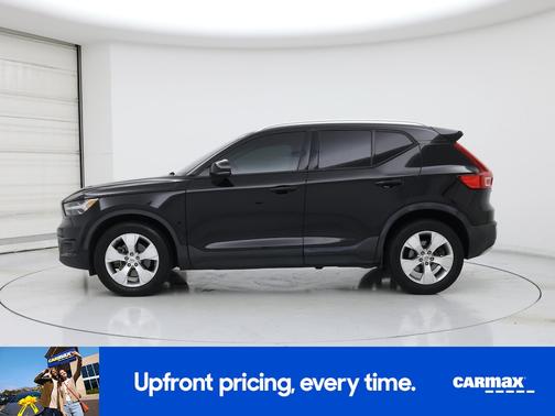 Black 2021 Volvo XC40 T4 Momentum