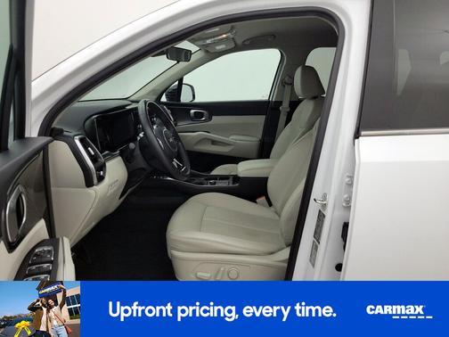White 2023 Kia Sorento S