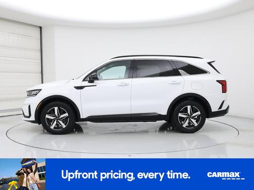 White 2023 Kia Sorento S
