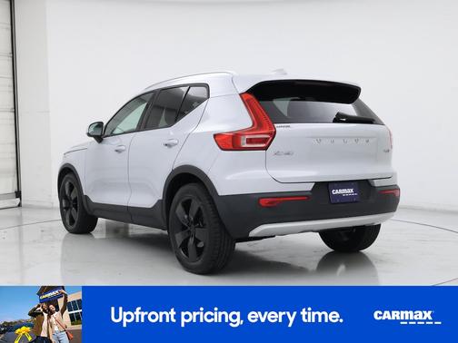 Gray 2020 Volvo XC40 T5 Momentum