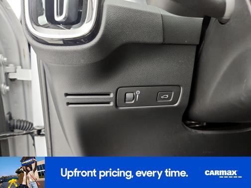 Gray 2020 Volvo XC40 T5 Momentum