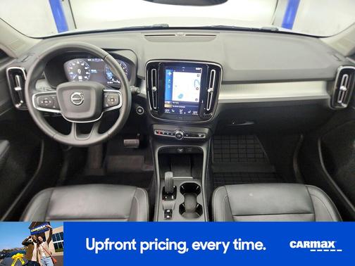 Gray 2020 Volvo XC40 T5 Momentum