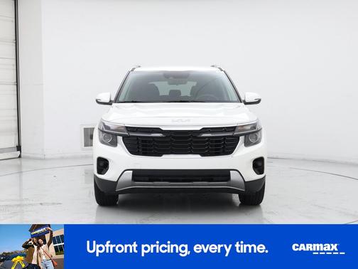 White 2025 Kia Seltos S